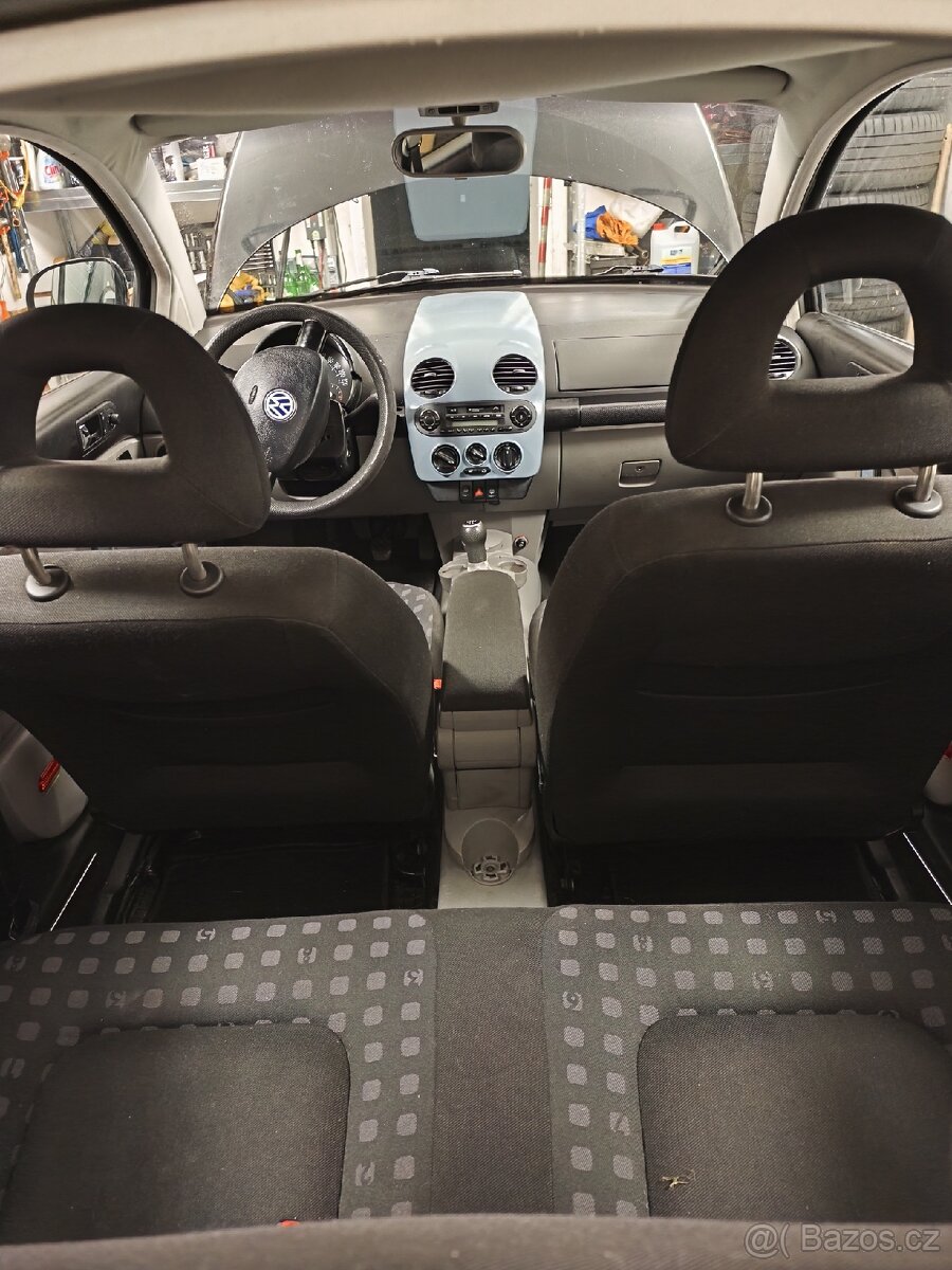 Volkswagen New Beetle - 8