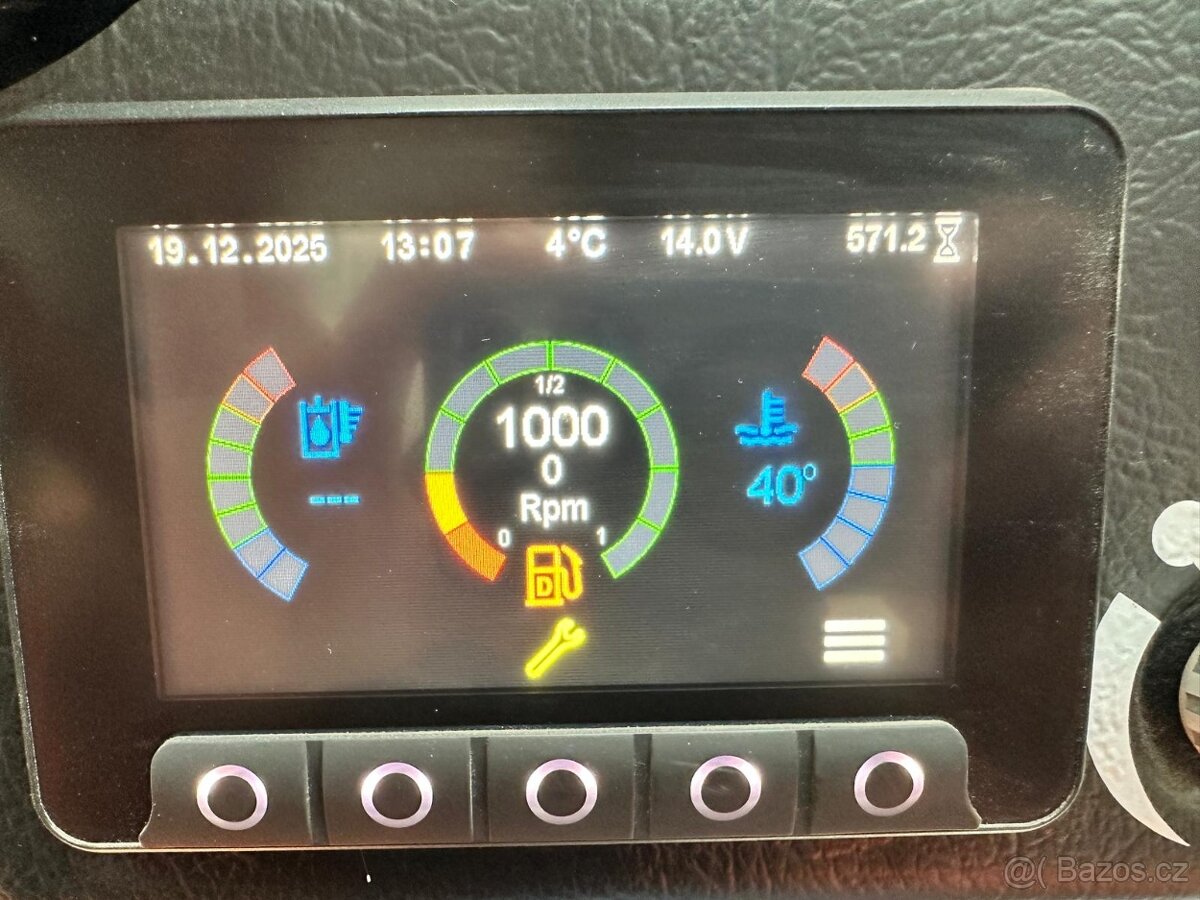 smykem řízený nakladač LOCUST 904 - 8