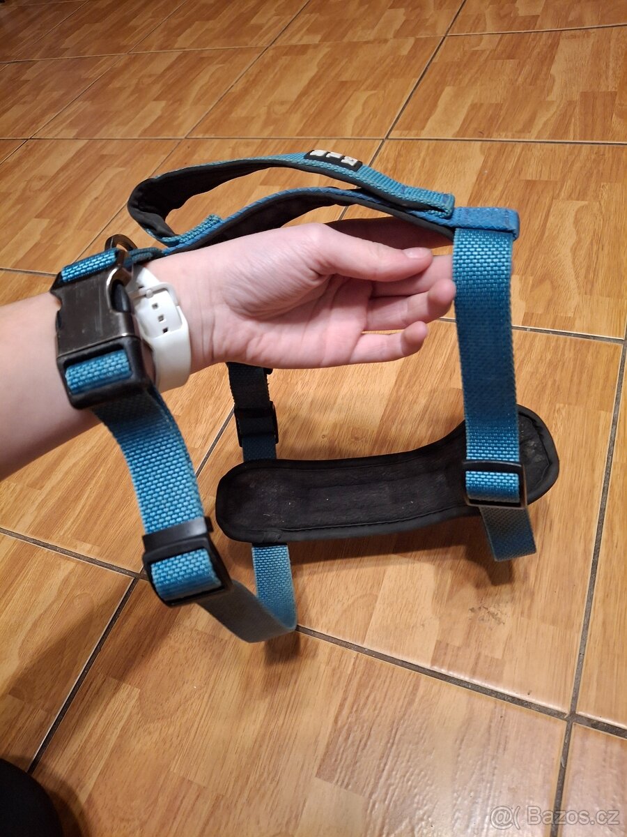 Postroj s poutkem, velikost M - 8