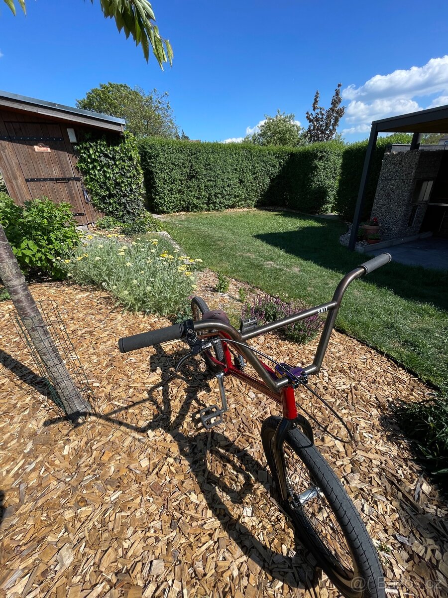 Prodám BMX cena 5000kc💶 - 8