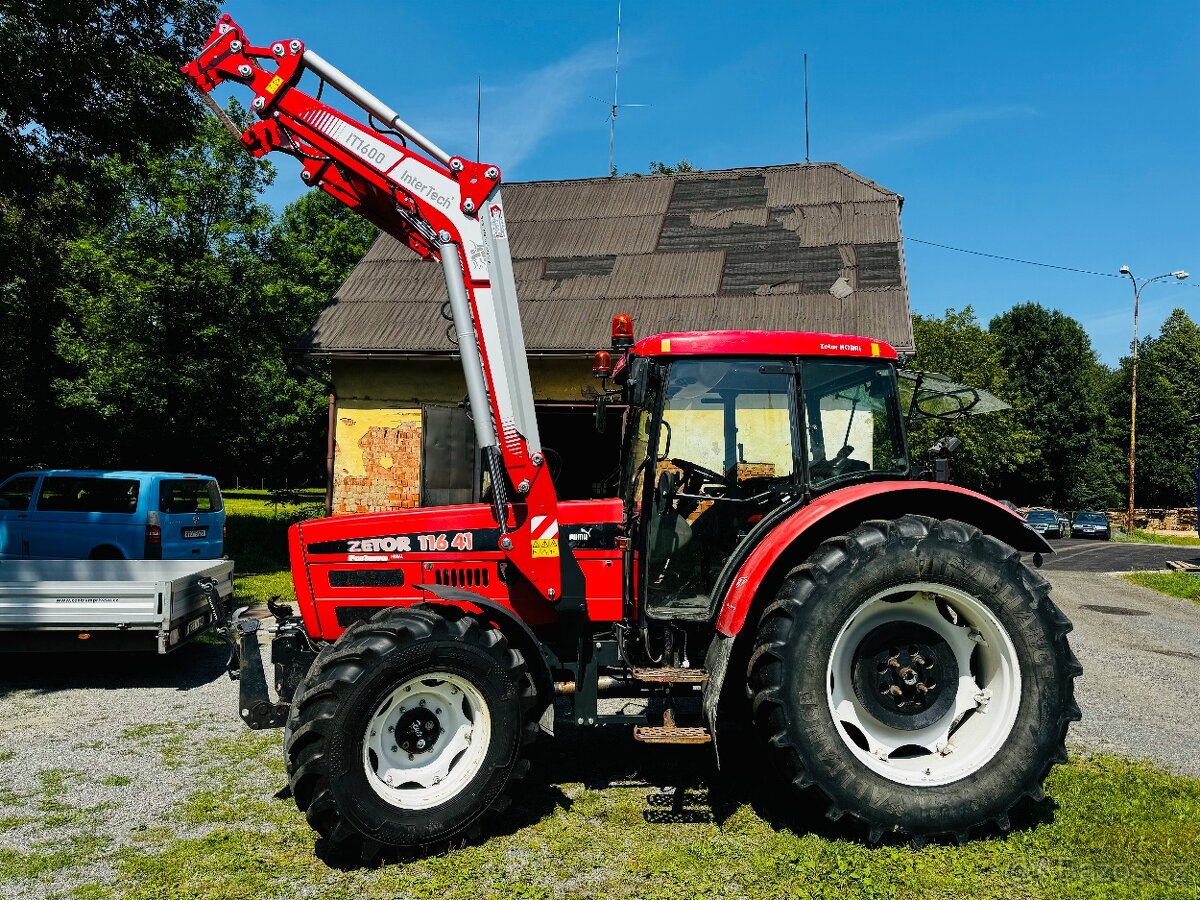MONTUJEME ČELNÍ NAKLADAČE INTER-TECH - 8