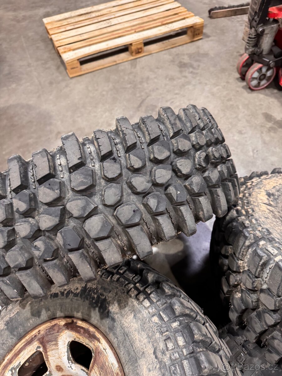 5x offroad pneu na disku Nissan 6x 139,7 285/76/16 - 8