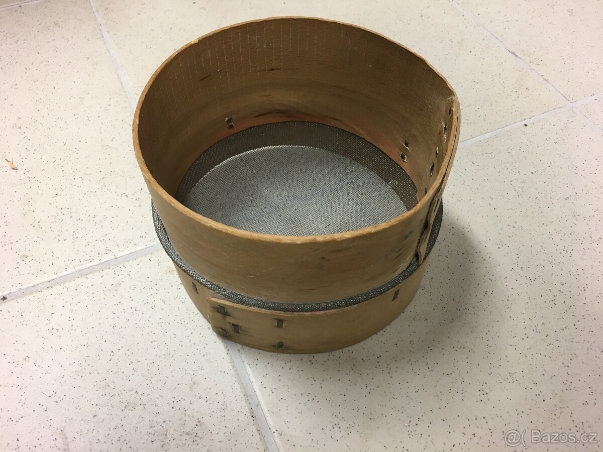 Spousta různých starožitností - 8