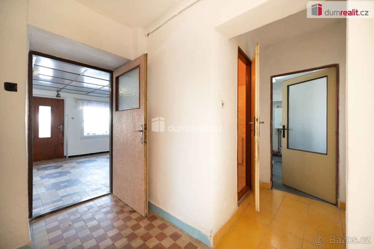 K prodeji, rodinný dům s garážemi, chlévy, stodolou, sýpkou - 8