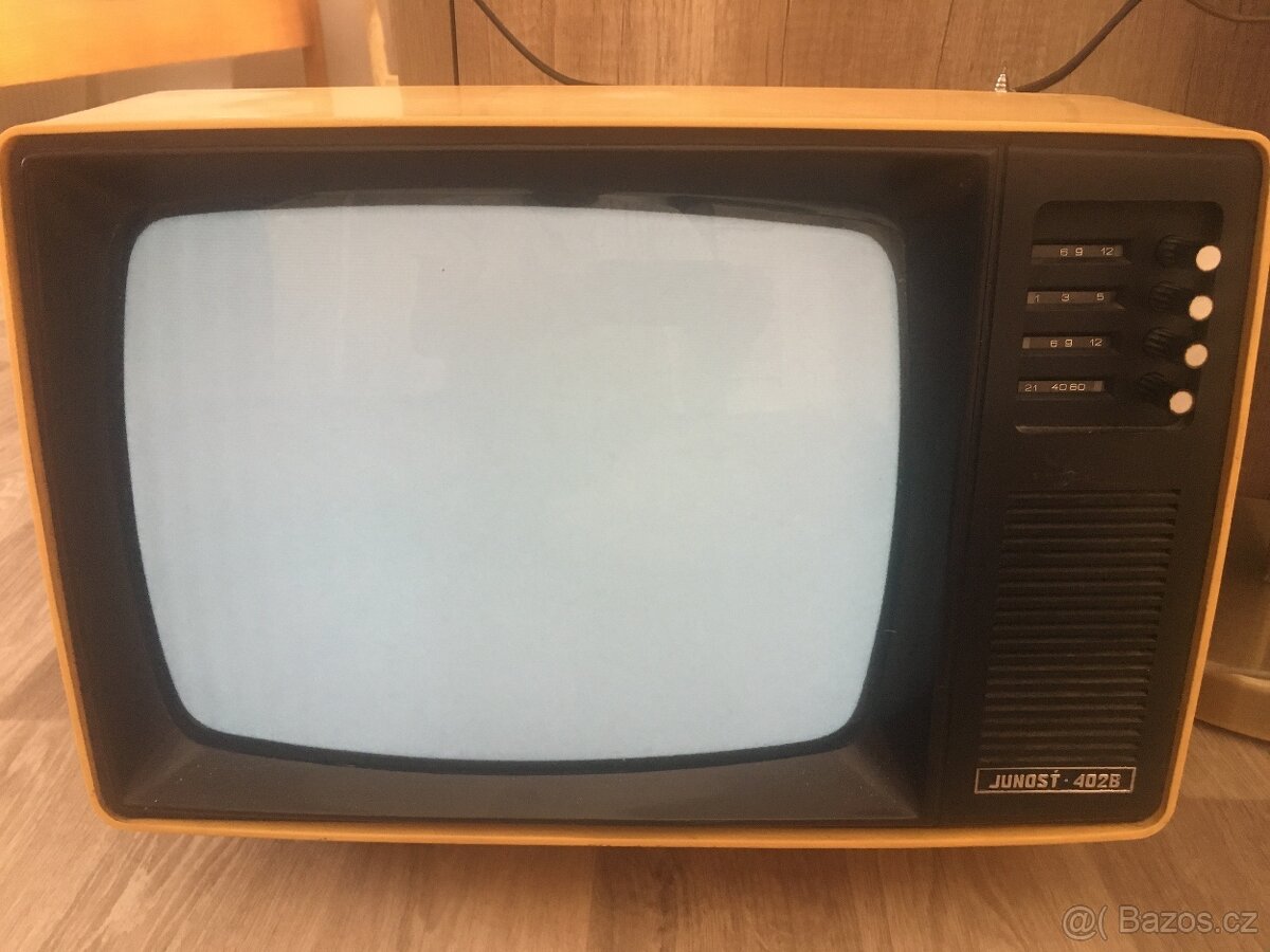 Junosť 402b - TV přenosná černobílá - retro - 8