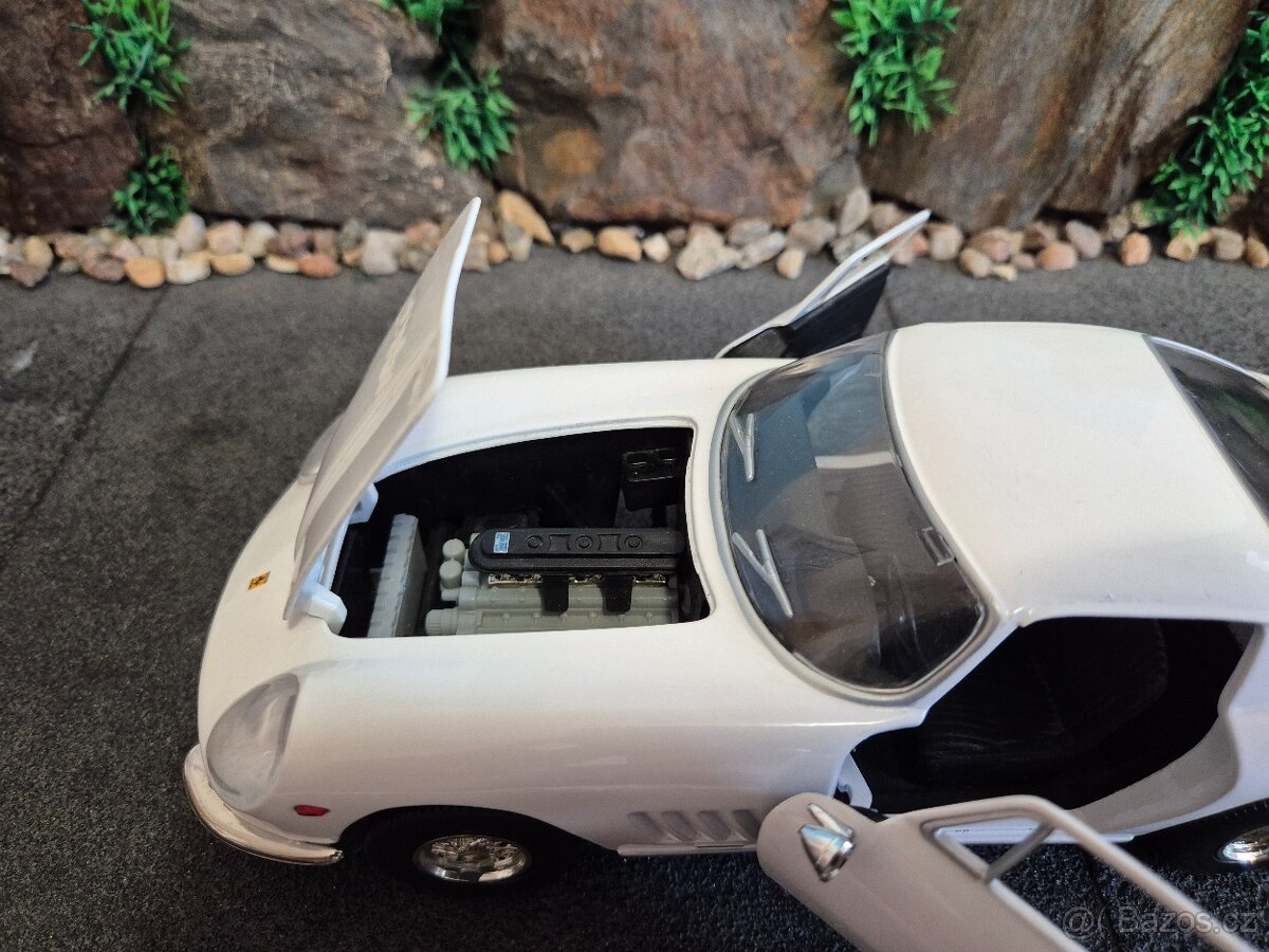 Prodám model 1:18 Ferrari 275GTB - 8
