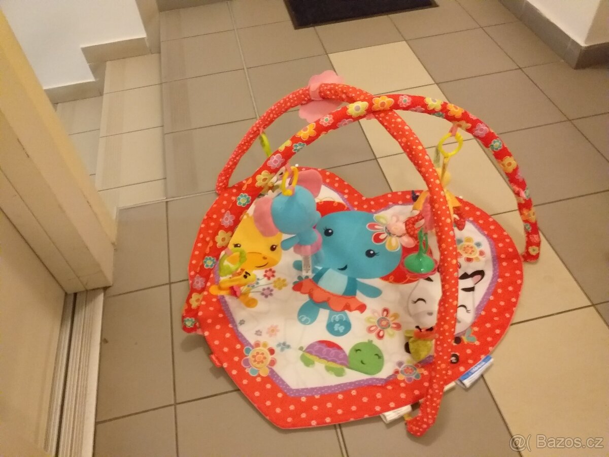 Hrací podložka s hrazdičkou ve tvaru srdíčka - 8