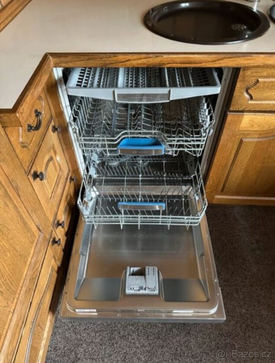 Dubová rustikální linka včetně spotřebičů, 5045 - 8