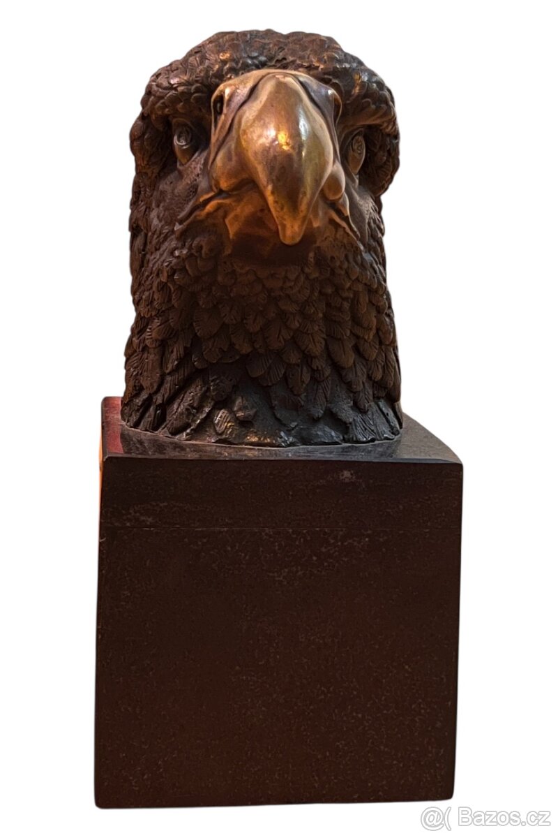 Bronzová soška, hlava Orla - 8