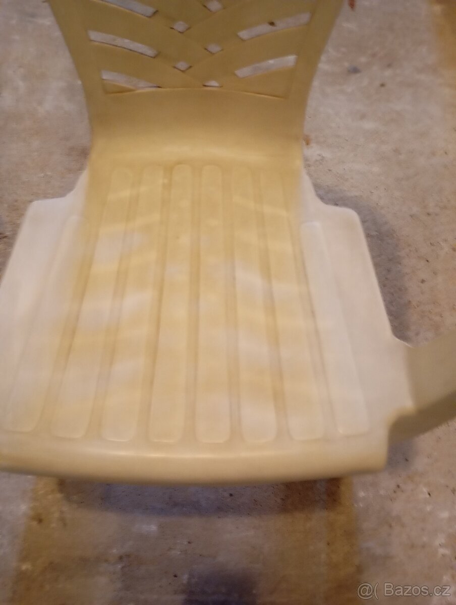 stolek na slunečník+ židle-plast - 8