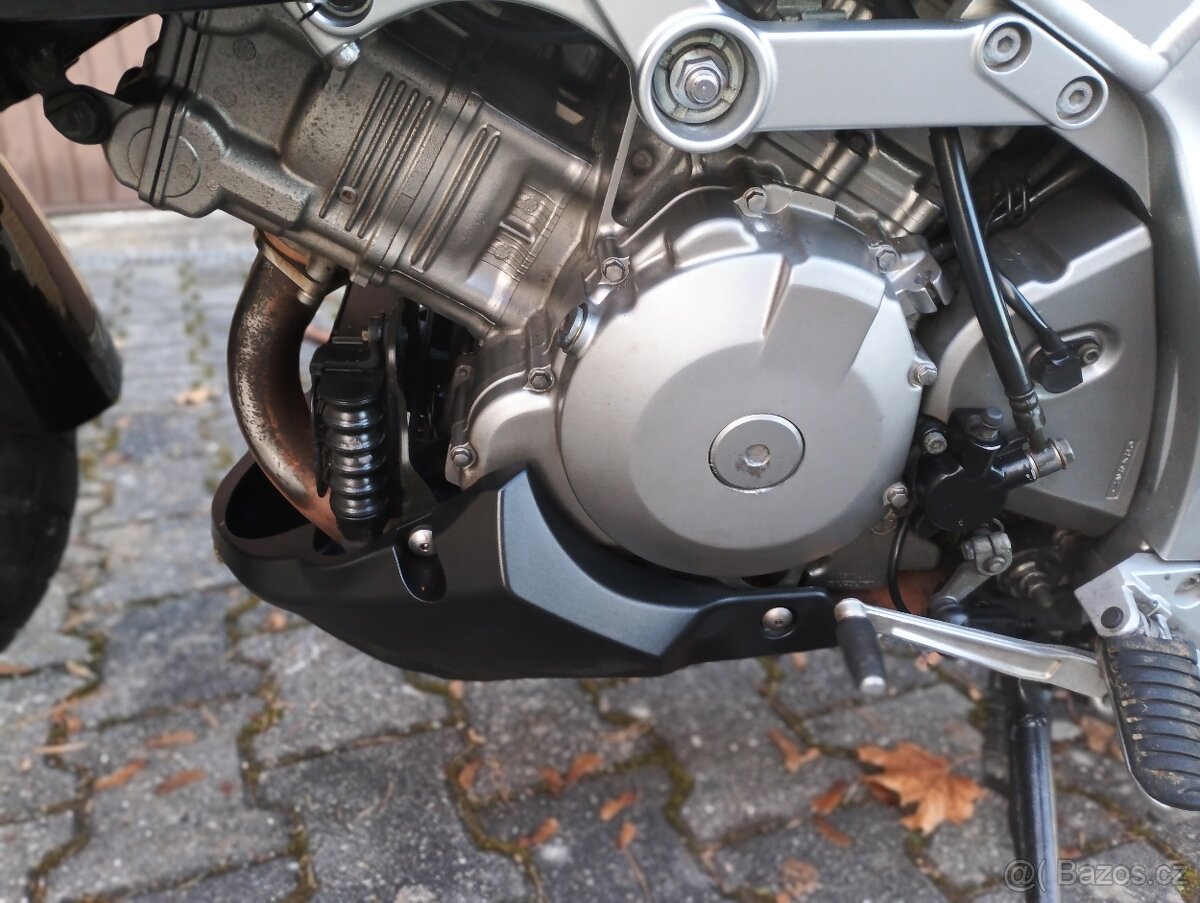 Suzuki DL1000 V-strom - 8