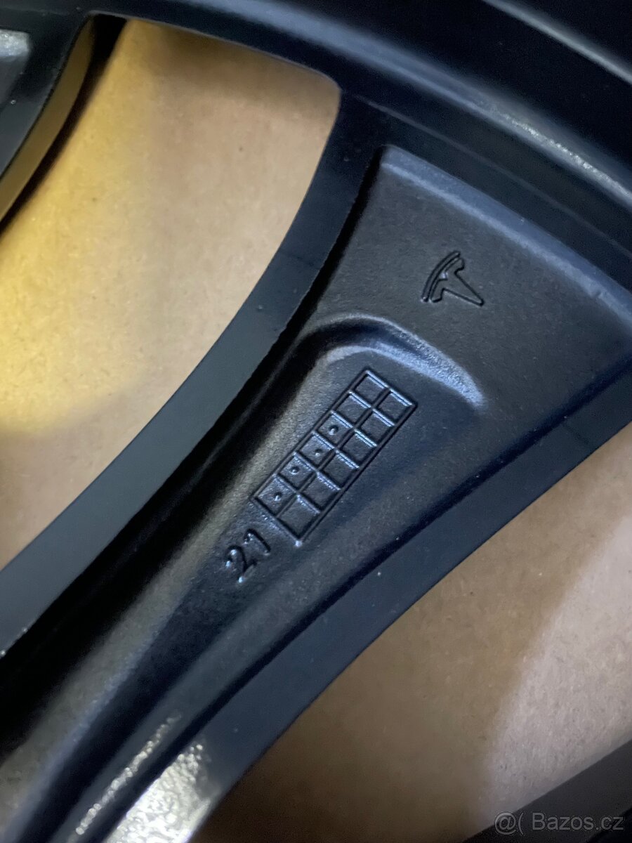 Original zimní Tesla Model 3 r20 + 235/35/20 100% - 8