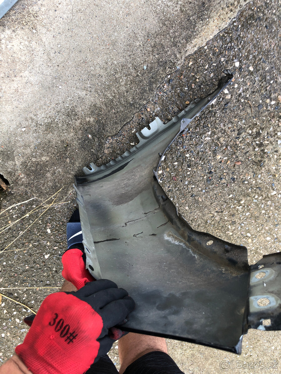 predni blatnik vw tiguan 5N 07-15 pravy cerny - 8