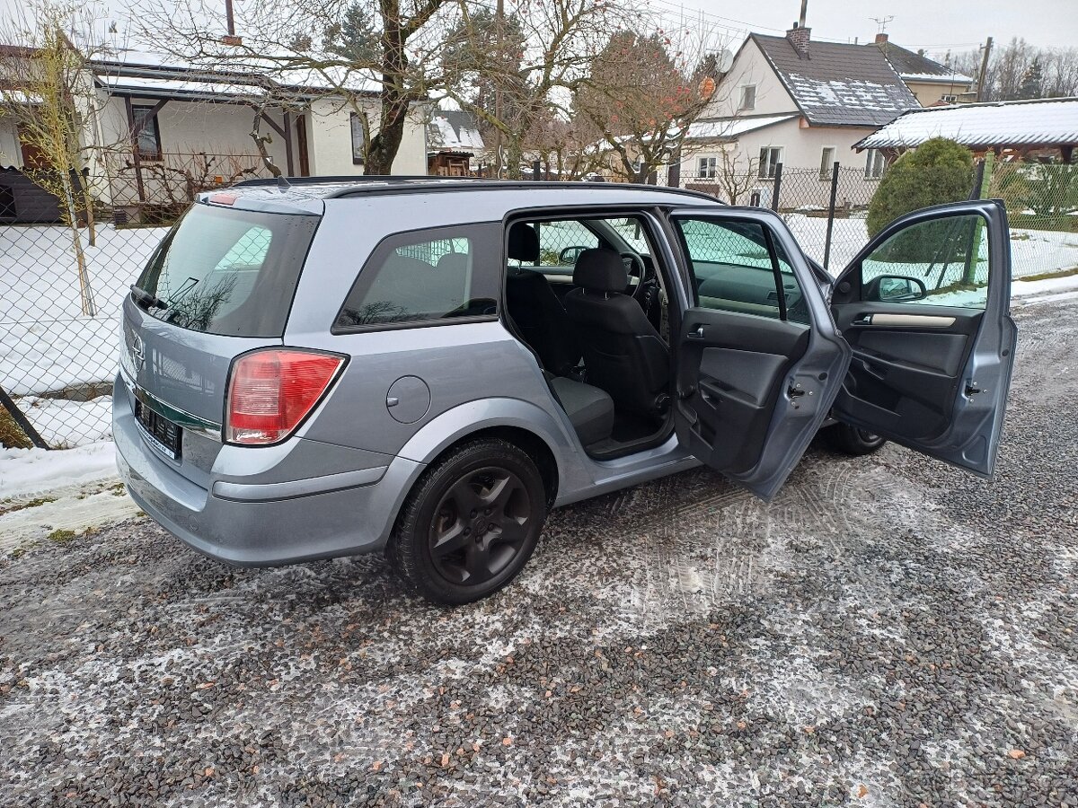 Benzínová Opel Astra 1.8 ..16V Tempomat - 8