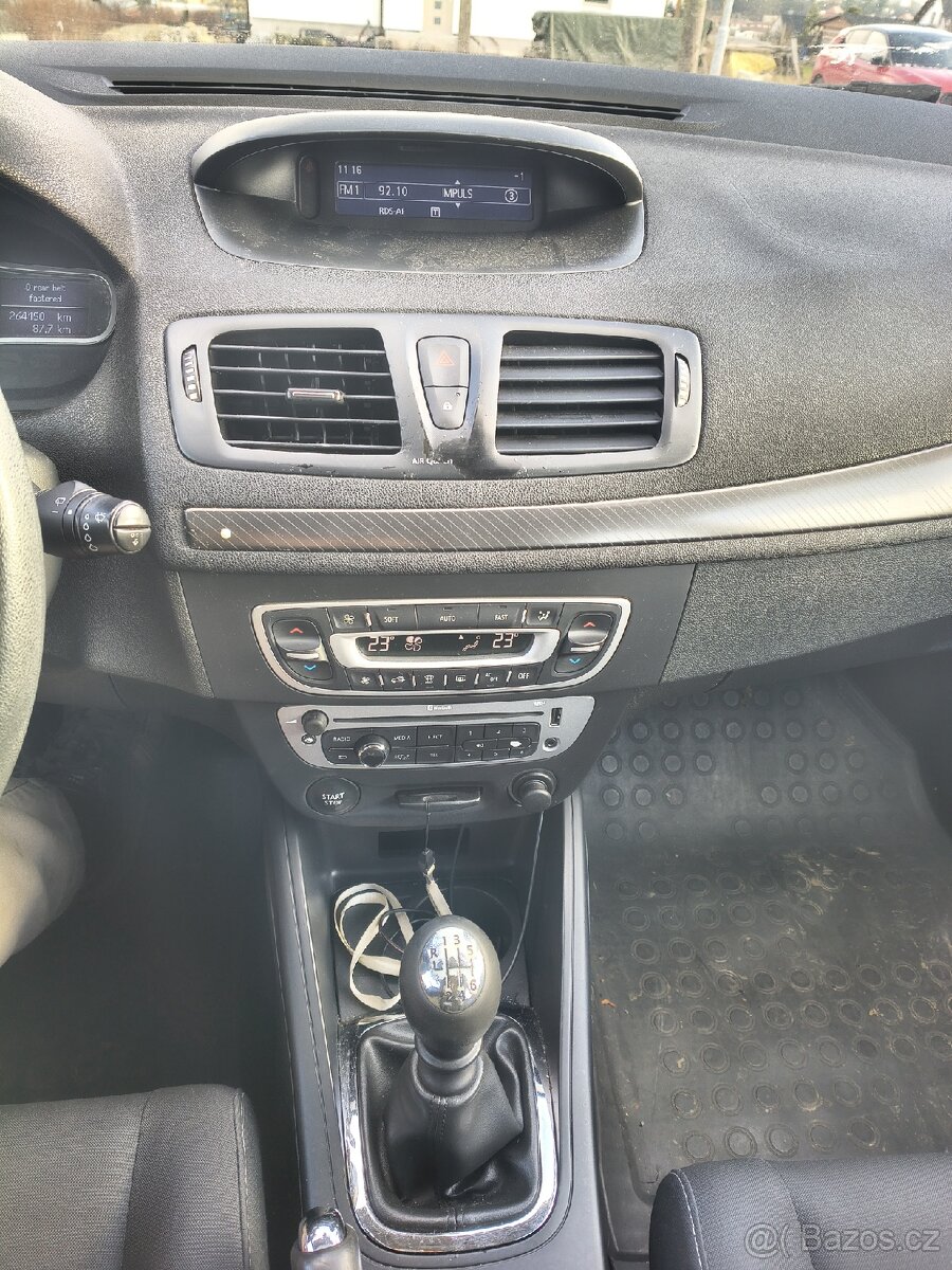 Renault Megane 3 grandtour 1.6i - 8