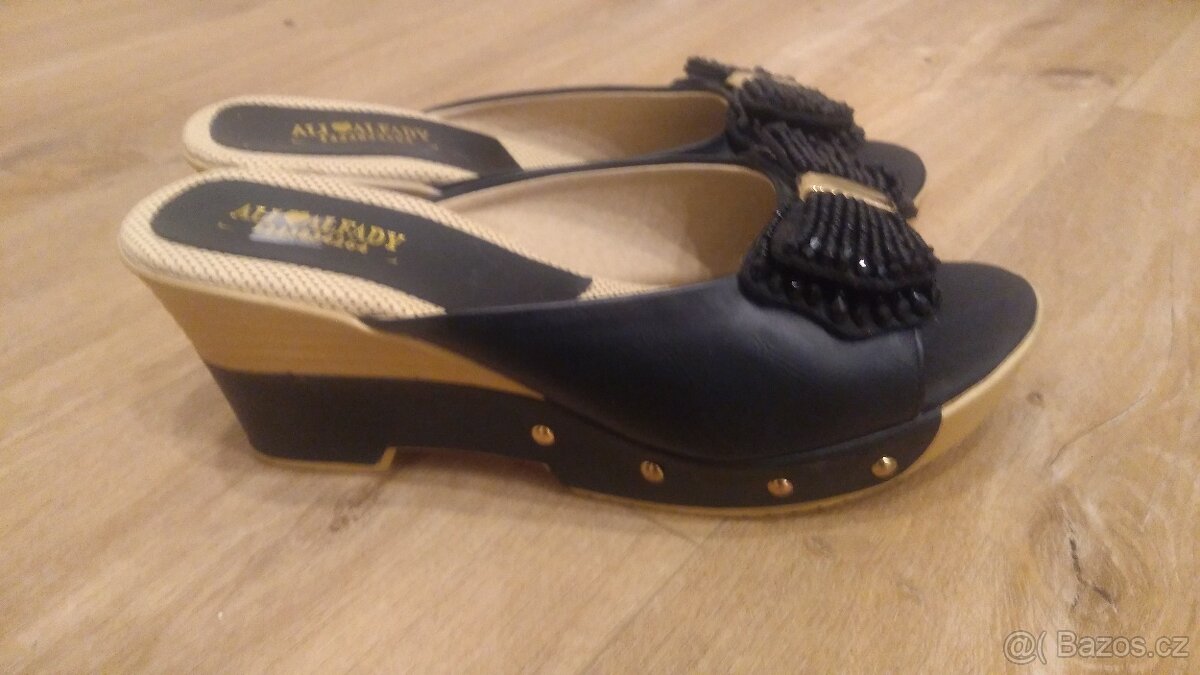 Nové sandály na klínku - 8