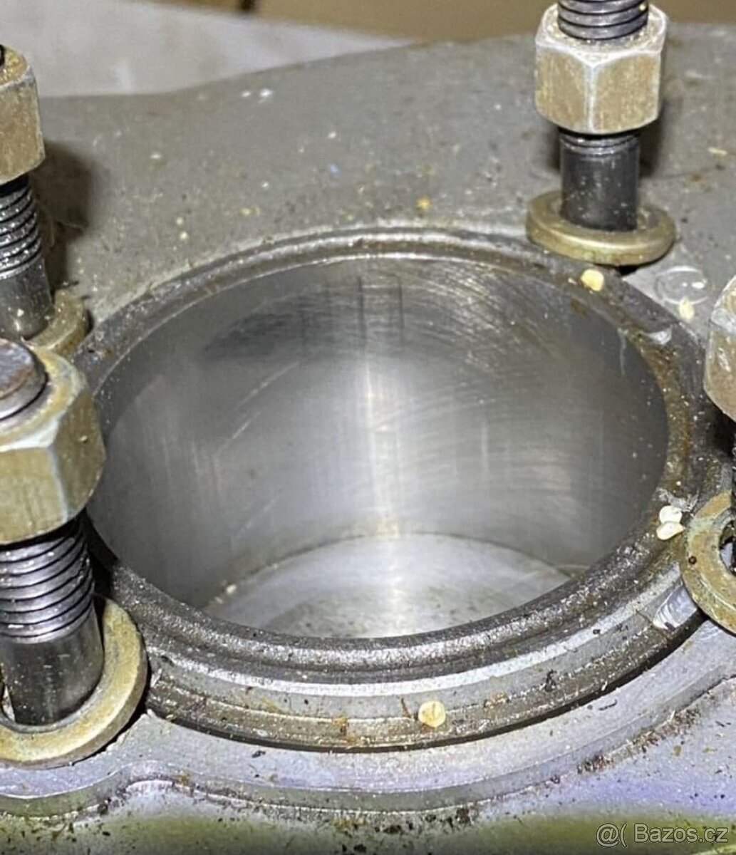 Originální nový motor uloženka IŽ PLANETA IŽ JUPITER IŽ350 - 8