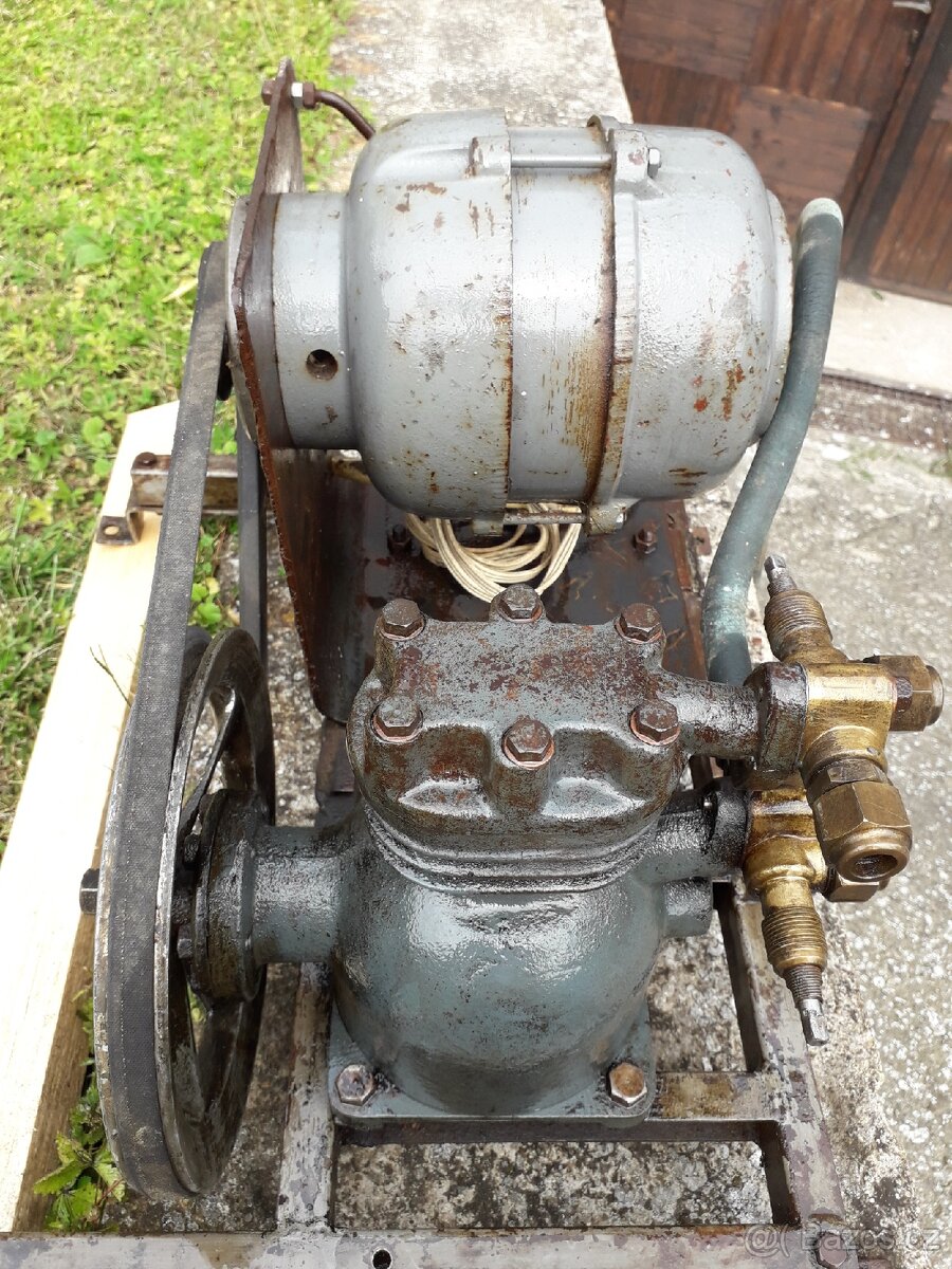 Kompresor funkcni dvouvalec pekny stav - 8