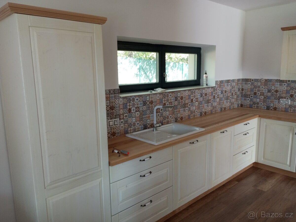 Krásná luxusní kuchyň z masivu - 8