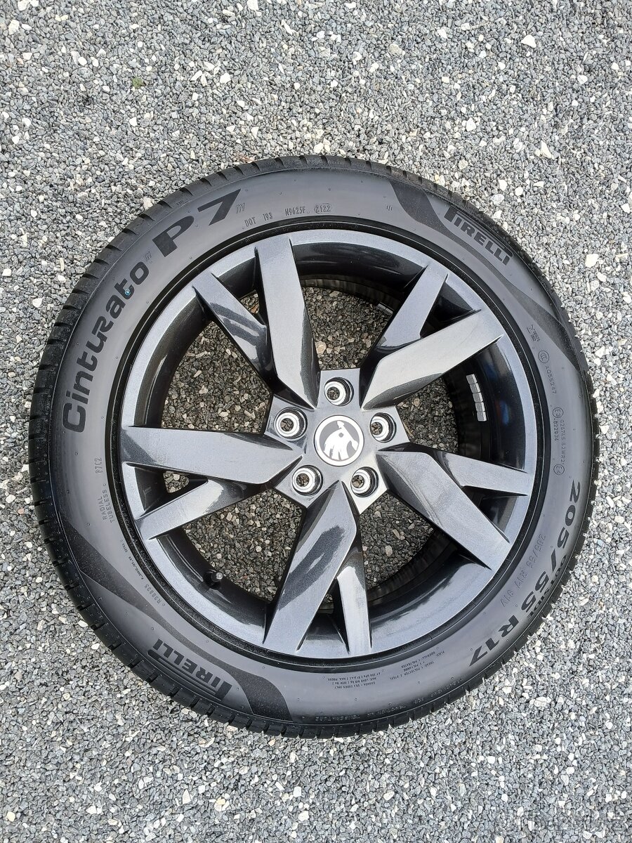Pěkná nová orig alu kola Škoda Octavia 4, Pirelli 205/55/17 - 8