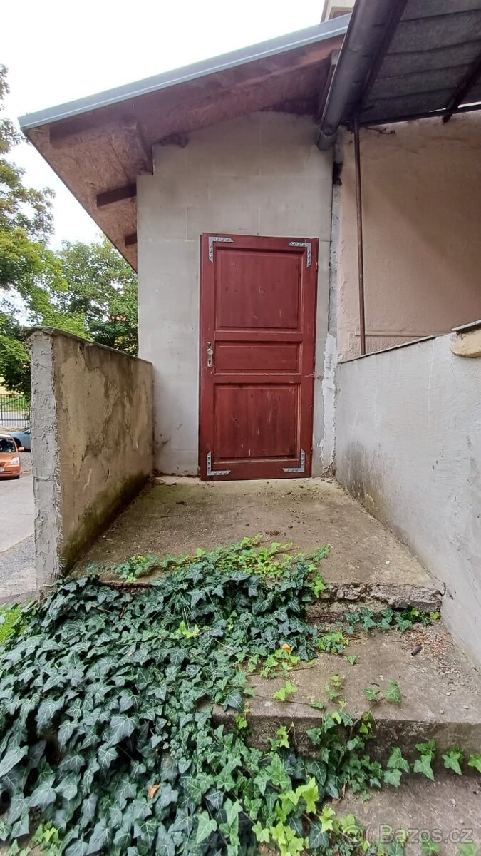 PRODEJ IDEÁLNÍ 1/3 POZEMKU S NEBYTOVÝM PROSTOREM A GARÁŽÍ - 8