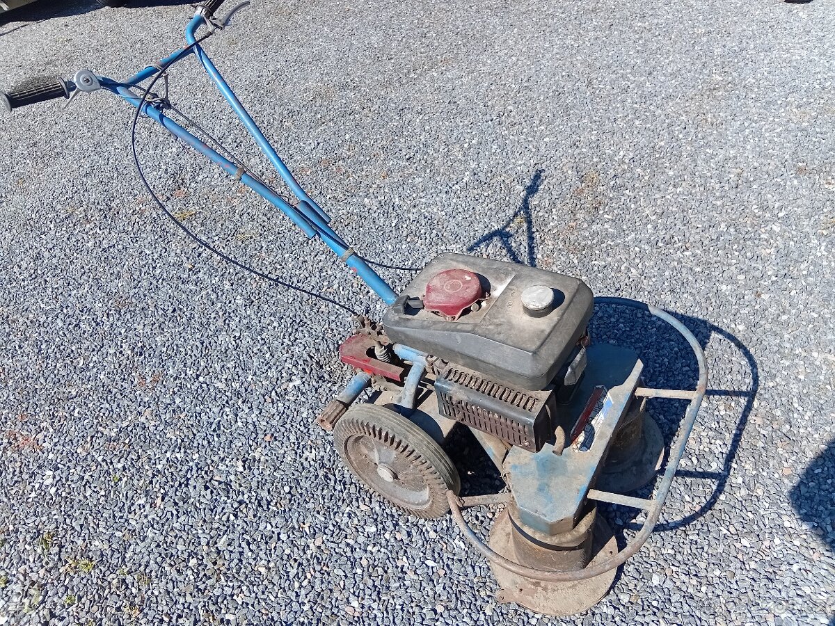 Prodám bubnovou sekačku Vari - 8