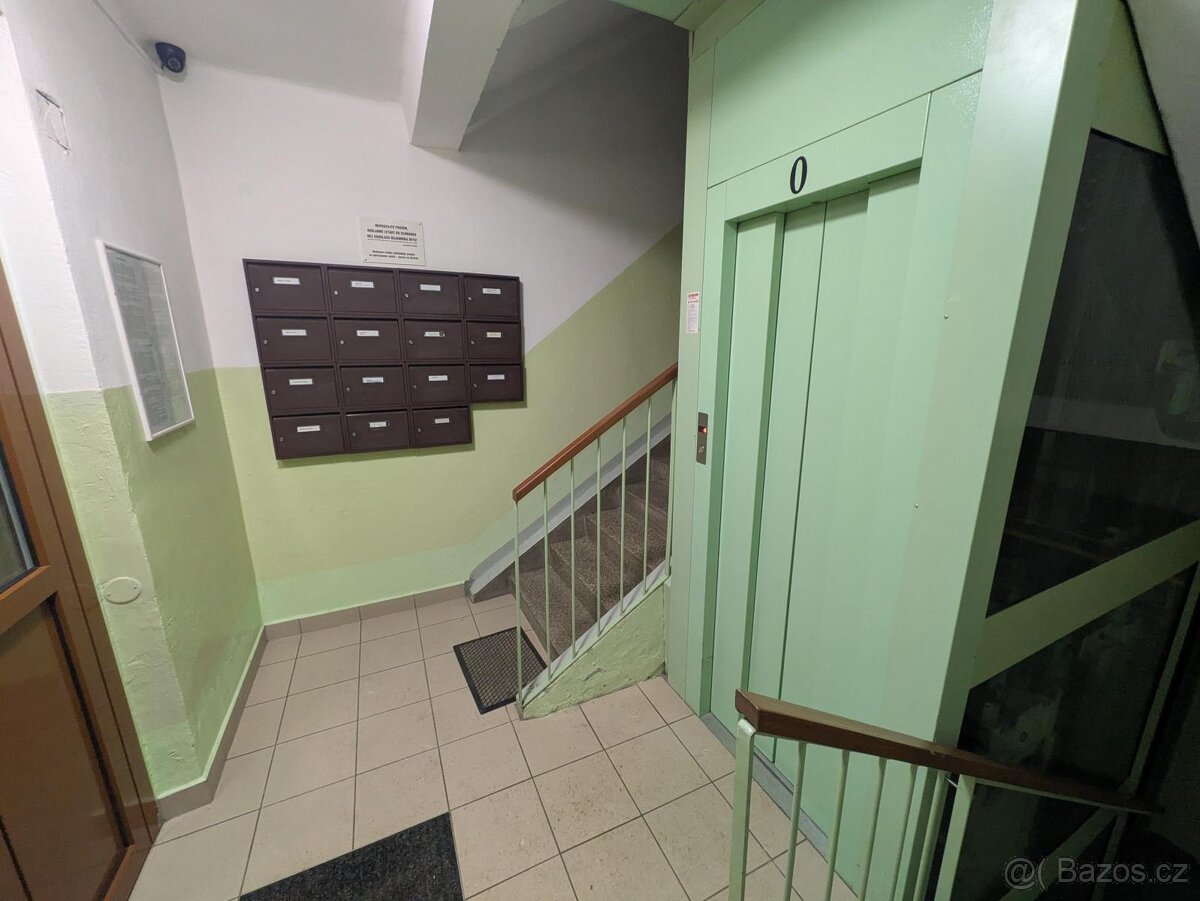 Prodej bytu 2+1 v ulici M. G. Dobnera 2557/5 v Mostě - 8