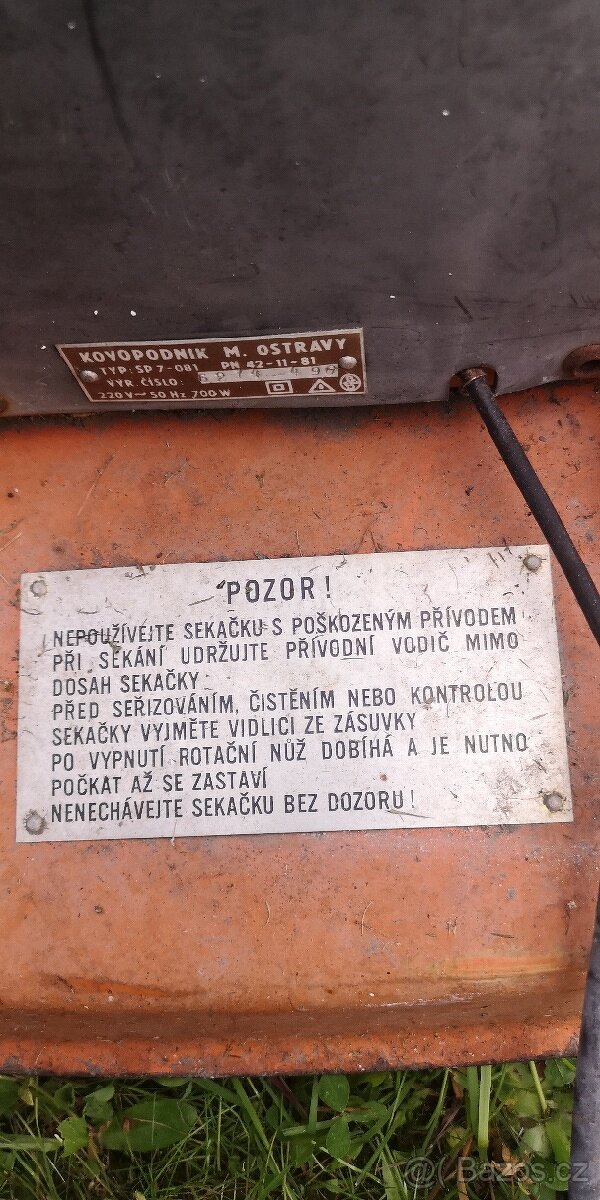 SEKAČKA NA TRÁVU S BOČNÍM VÝHOZEM - 8