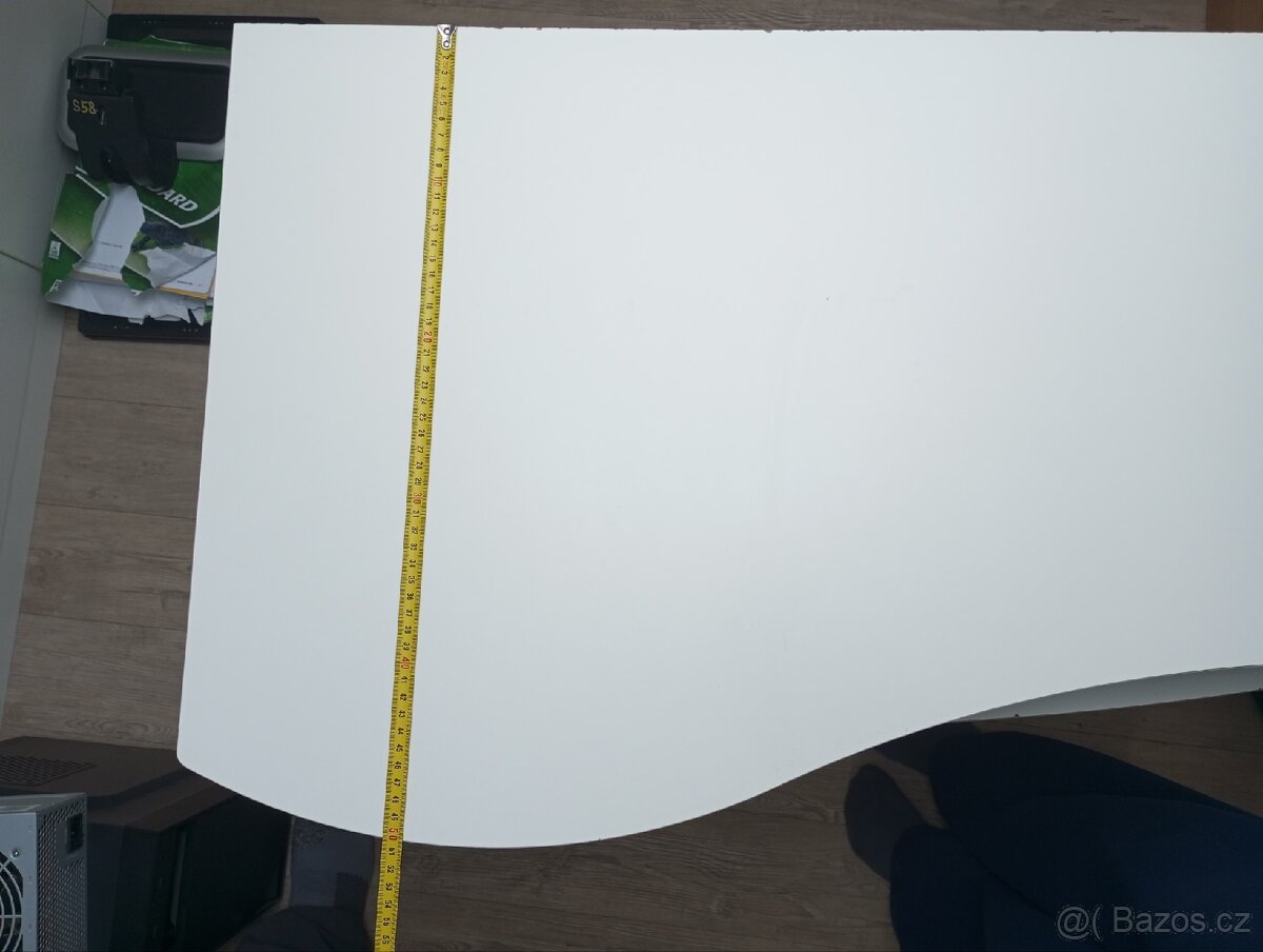 Bílý počítačový stůl - 8