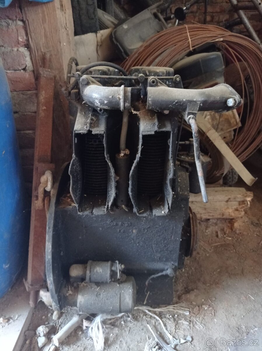 Traktor Eicher + náhradní motor +příslušenství - 8