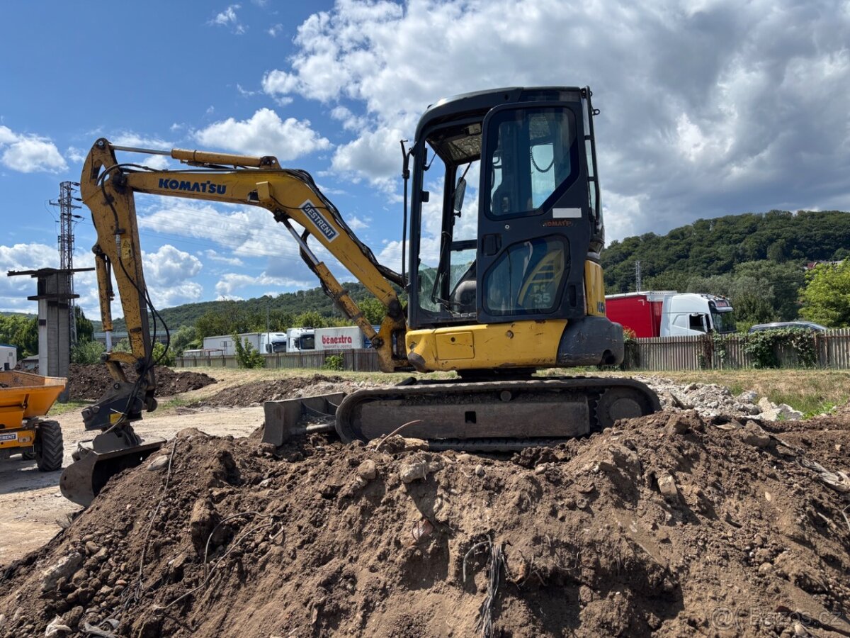 KOMATSU PC 35 MR - 8