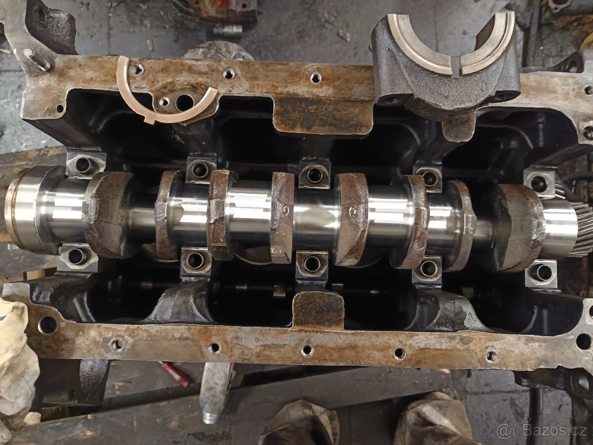 Prodám motor Zetor Crystal lkt 8001 po Go - 8