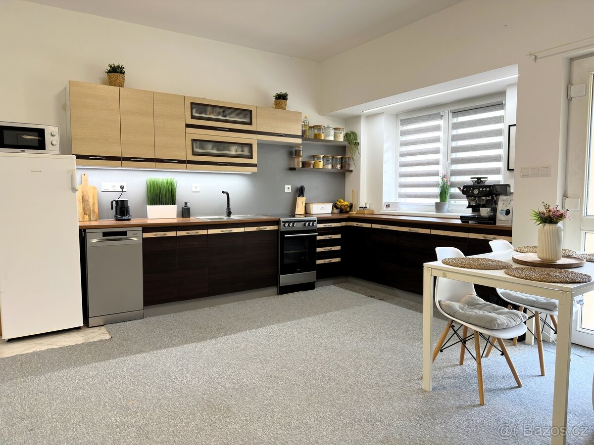 Prodej rodinného domu 213 m² s pozemkem 645 m² - 8