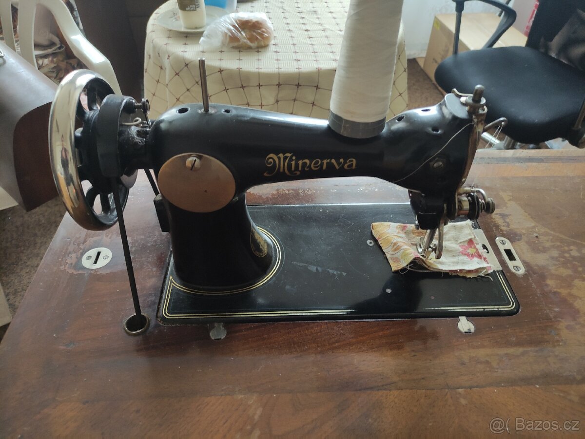 Prodám starý šicí stroj Minerva, funkční - 8