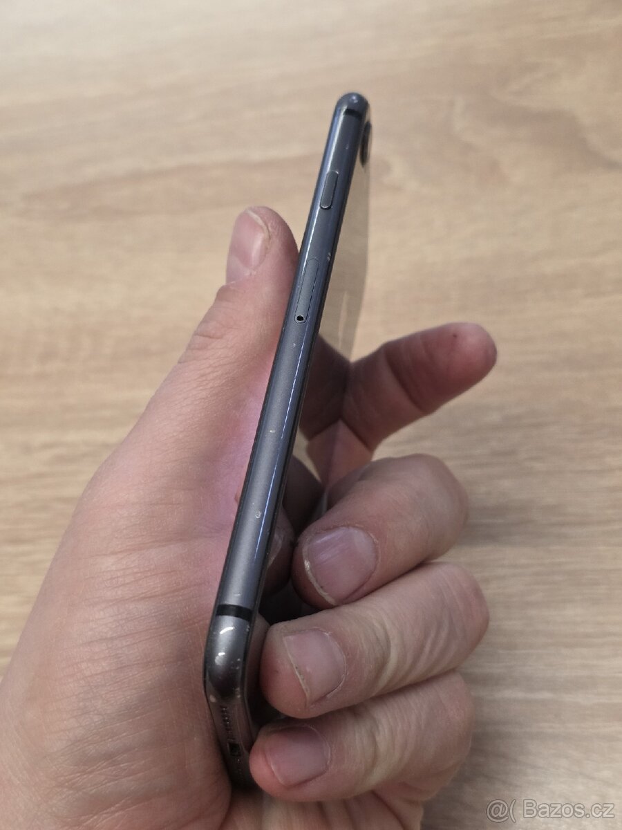 iPhone 8 64GB (nová baterie) - 8