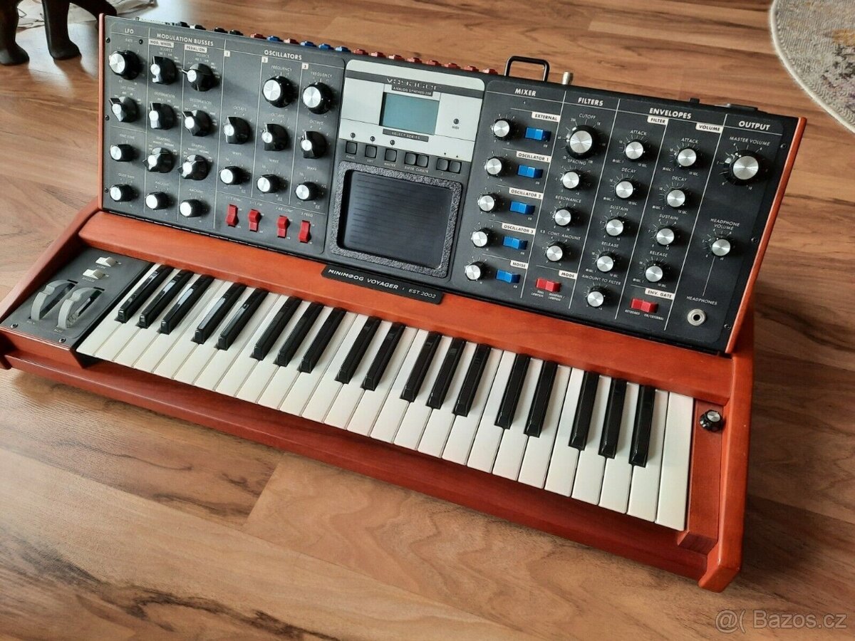 Minimoog Voyager Lunar Cherry, použité, dobrý stav - 8