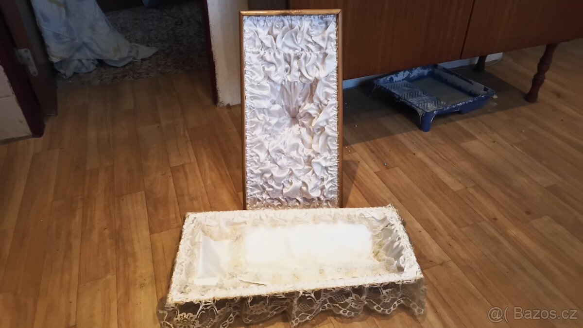 Porcelánové figury,rakev ,a jiné . - 8