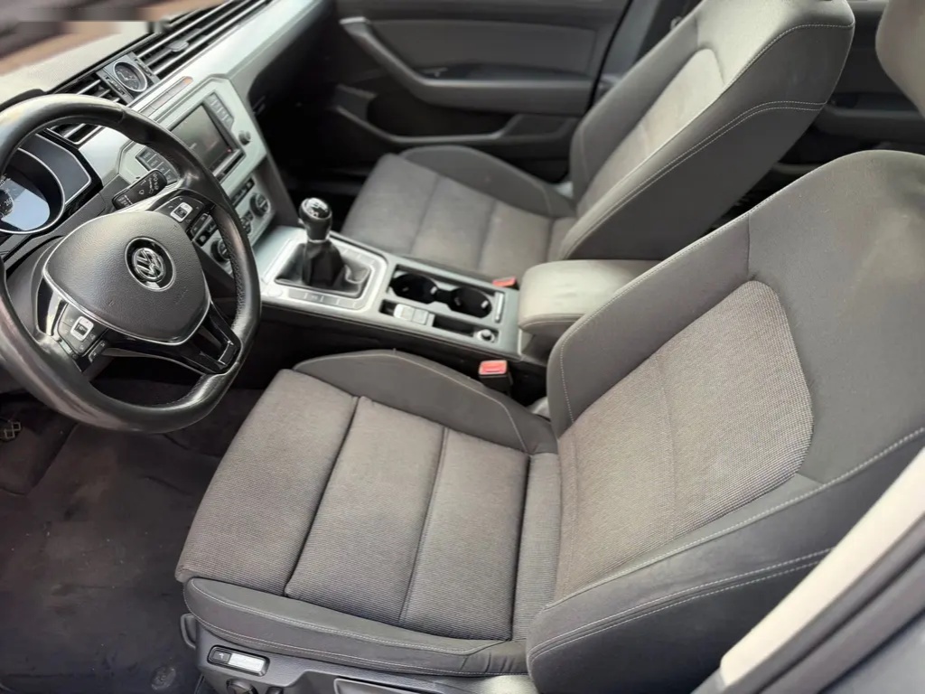 Volkswagen Passat - 8