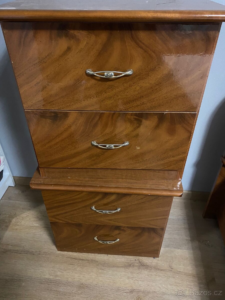 Postel a noční stolky - 8