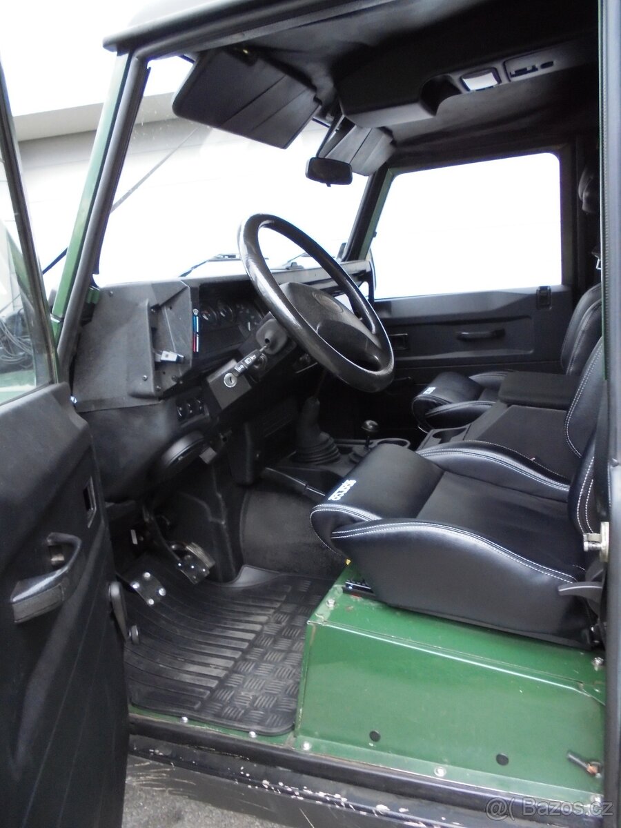 Land Rover Defender 2,5 TD5 - 90 kW - 8
