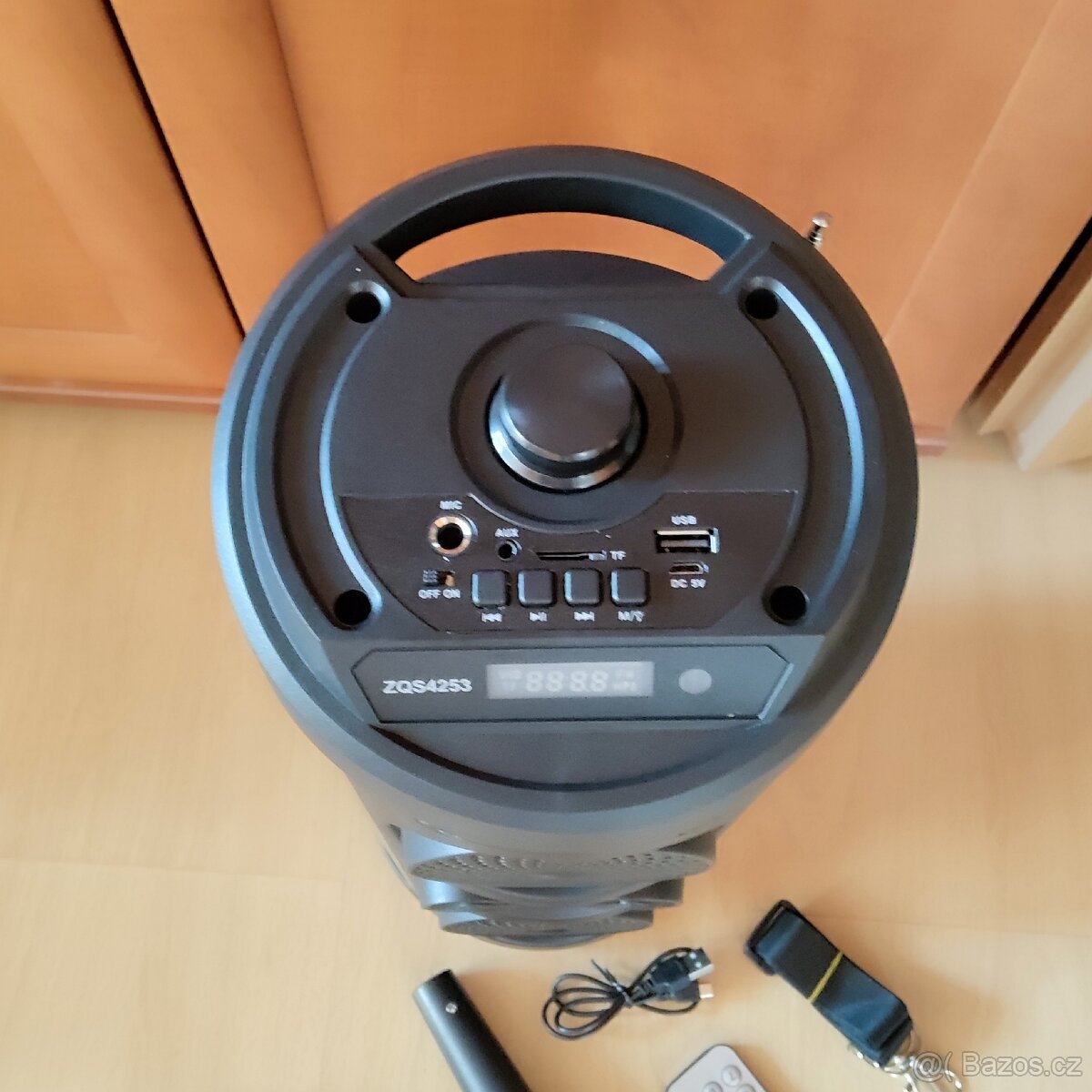 Bluetooth reproduktor s mikrofonem a solárním panelem - 8