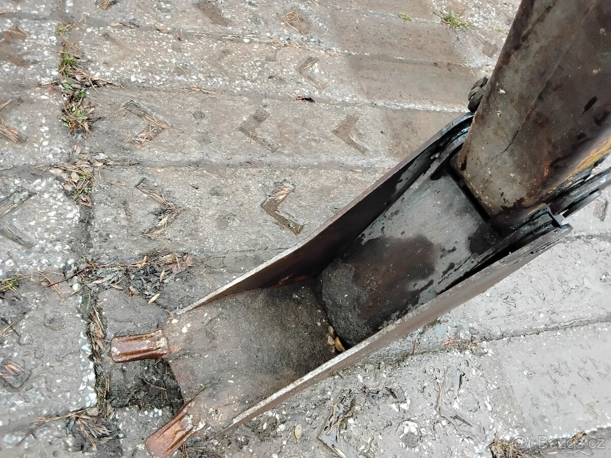 Podkop na smykoví nakladač - 8