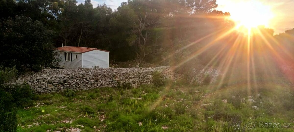 SLEVA / Rozsáhlý pozemek včetně domku / ostrov Šolta - 8