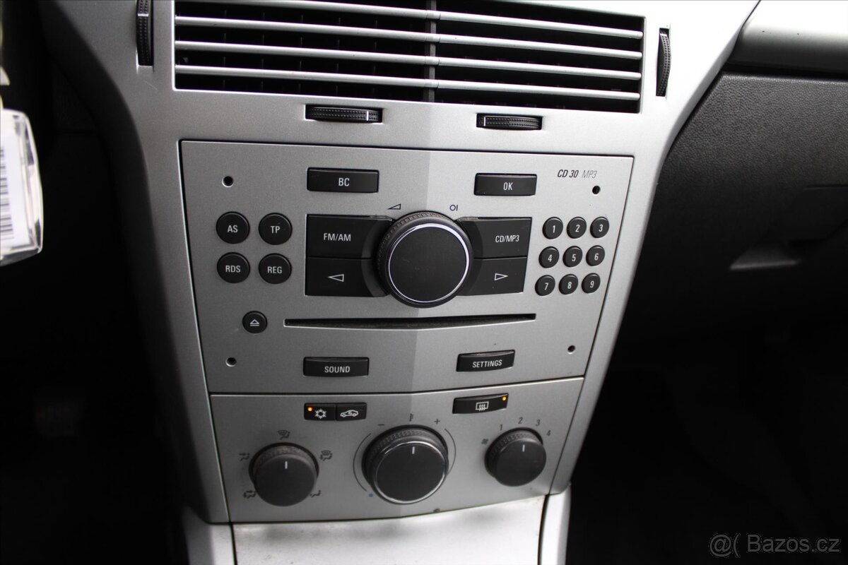 Opel Astra 1.6i 85kW ENJOY KLIMATIZACE (2010) - 8