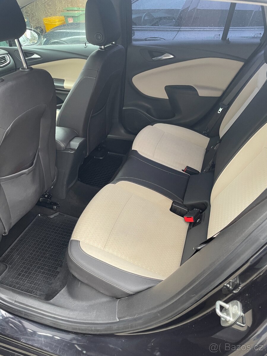 Opel Astra K kombi - 8
