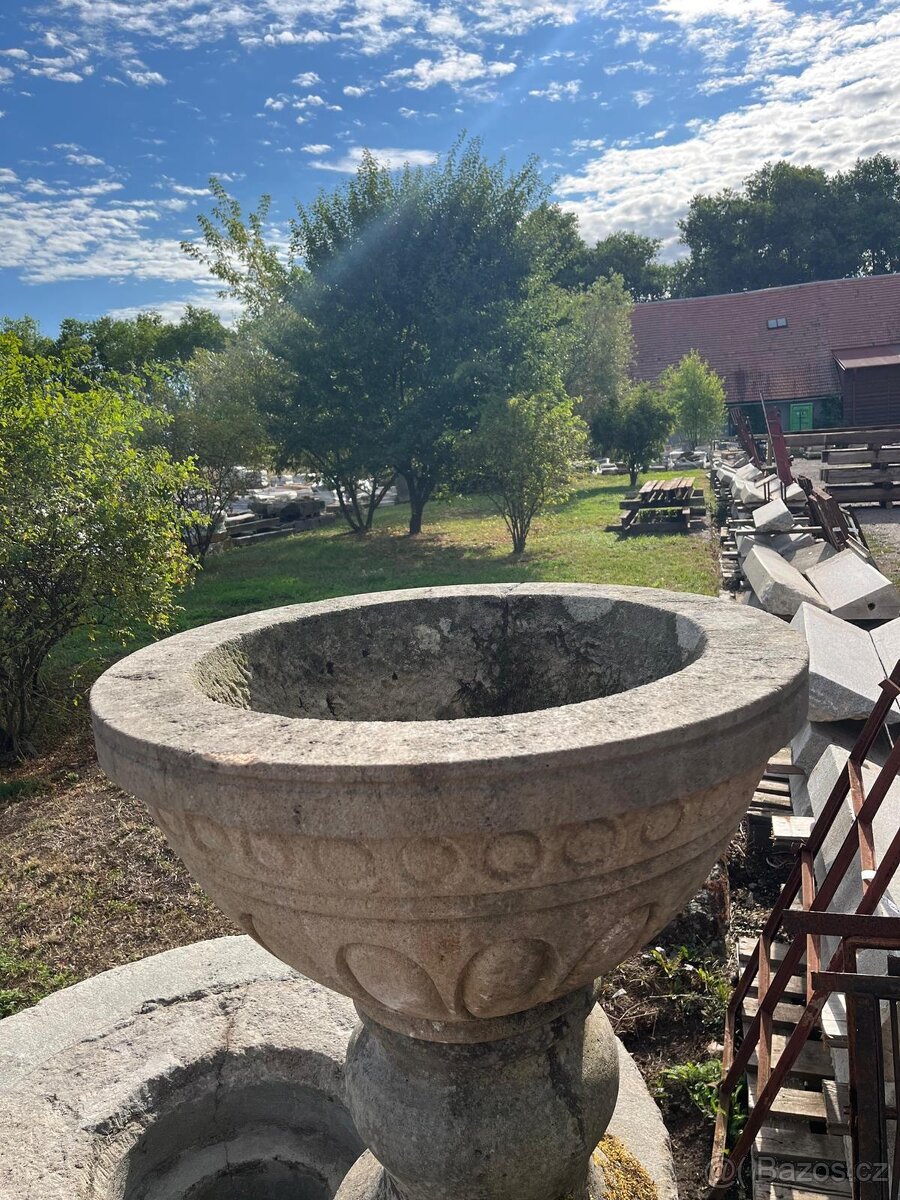 Pískovcová váza - 8