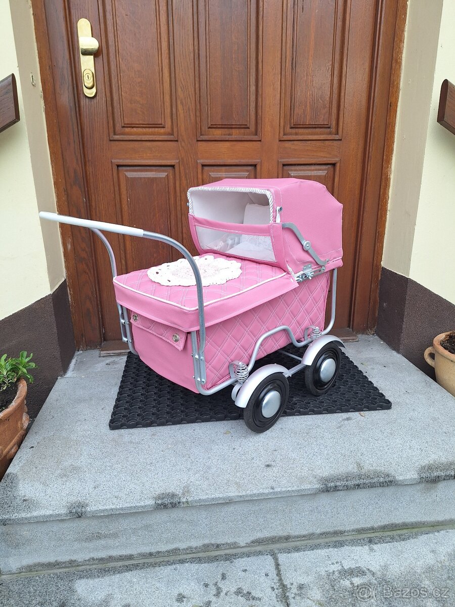 RETRO KOČÁREK PRO PANENKY - 8