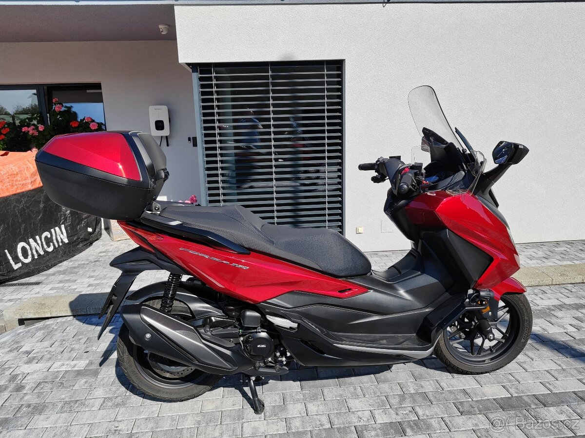 Honda Forza 350 ČR - 8