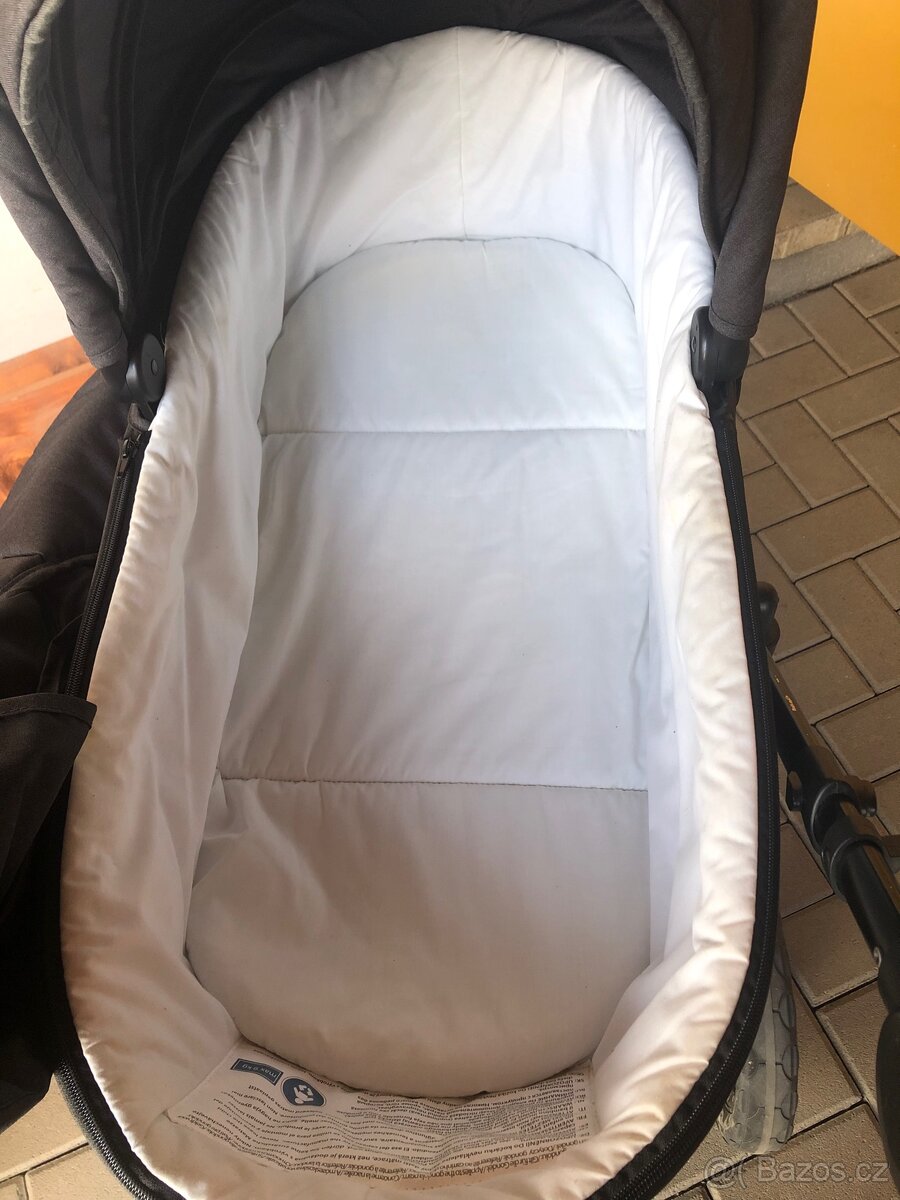 Kočárek + autosedačka - 8