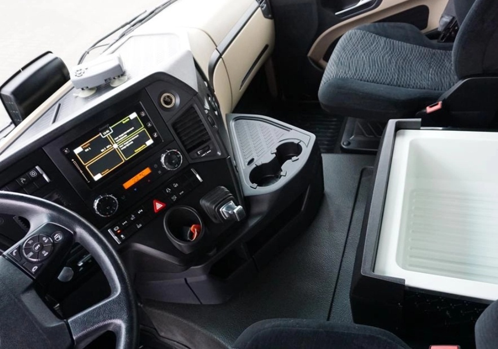 9583 - Mercedes-Benz ACTROS 2645 - 6x2 – Skříň - EURO 6 - 8